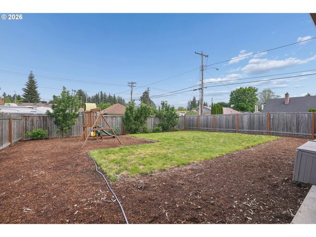 896 Se 43RD Ave, Hillsboro, OR 97123