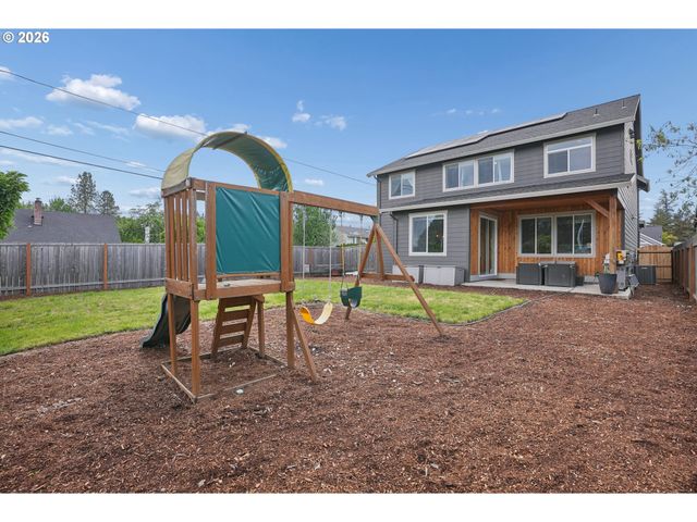 896 Se 43RD Ave, Hillsboro, OR 97123