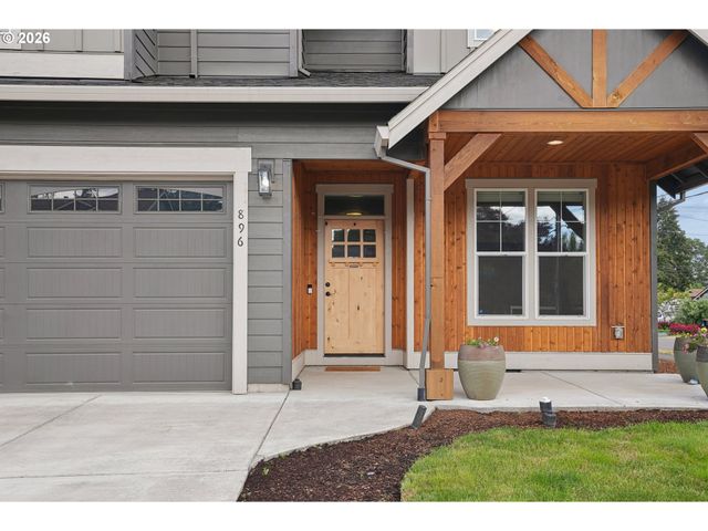 896 Se 43RD Ave, Hillsboro, OR 97123