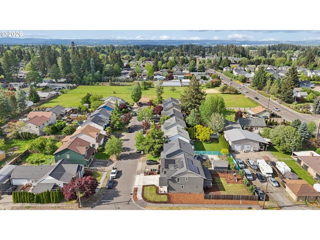 896 Se 43RD Ave, Hillsboro, OR 97123