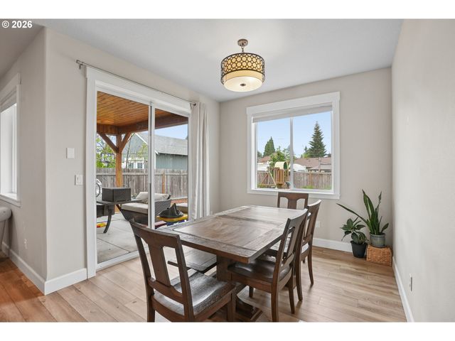 896 Se 43RD Ave, Hillsboro, OR 97123