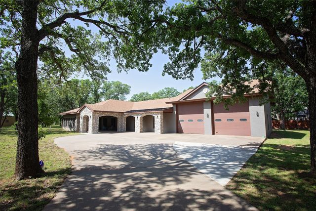 162 Eastledge Drive, Graham, TX 76450