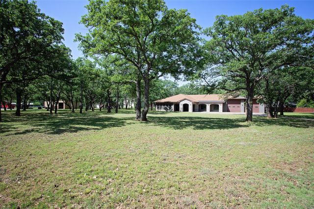 162 Eastledge Drive, Graham, TX 76450