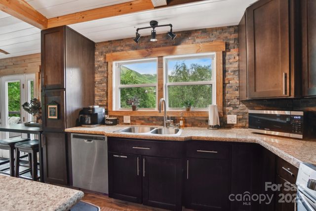72 Wakulla Drive, Maggie Valley, NC 28751