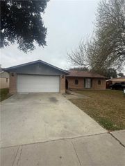 1612 Memorial Pkwy, Portland, TX 78374