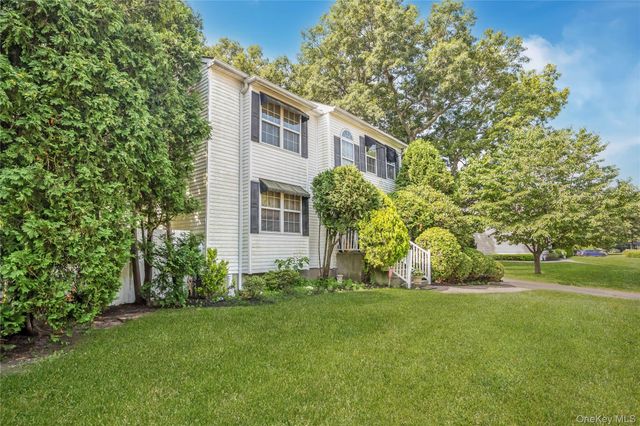 10 Gaetano Lane, Coram, NY 11727