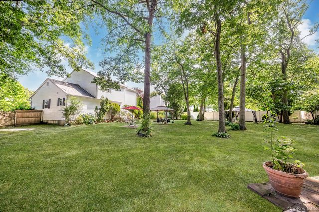 10 Gaetano Lane, Coram, NY 11727