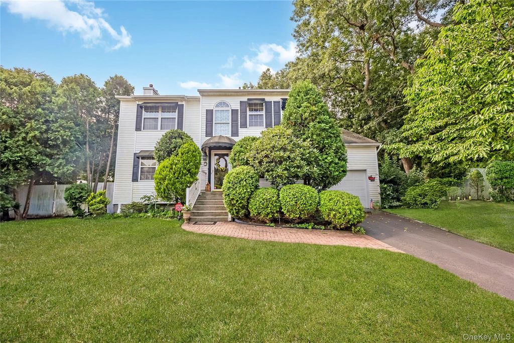 10 Gaetano Lane, Coram, NY 11727