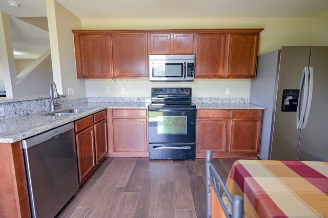 7077 Seton Hall Drive, Fort Worth, TX 76120