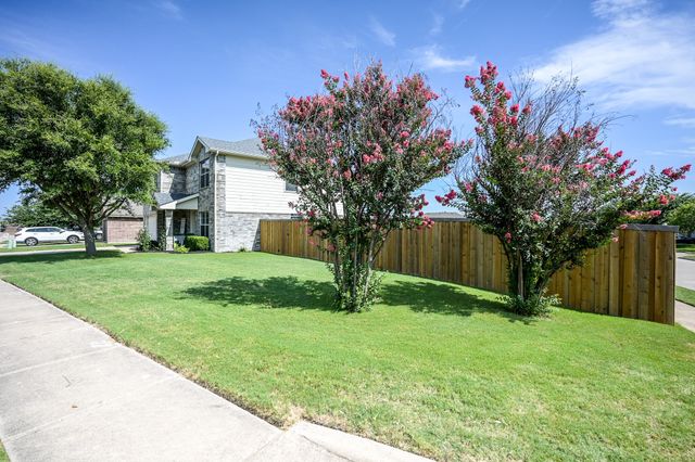 7077 Seton Hall Drive, Fort Worth, TX 76120