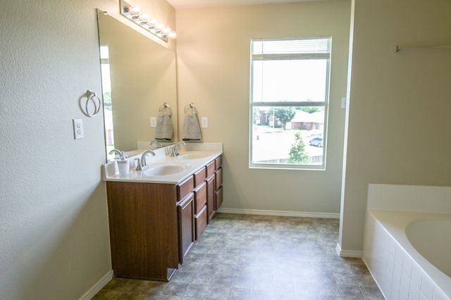 7077 Seton Hall Drive, Fort Worth, TX 76120