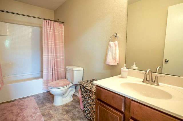 7077 Seton Hall Drive, Fort Worth, TX 76120