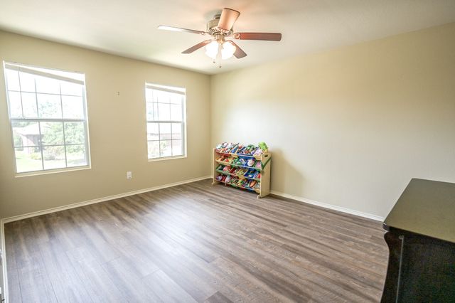 7077 Seton Hall Drive, Fort Worth, TX 76120