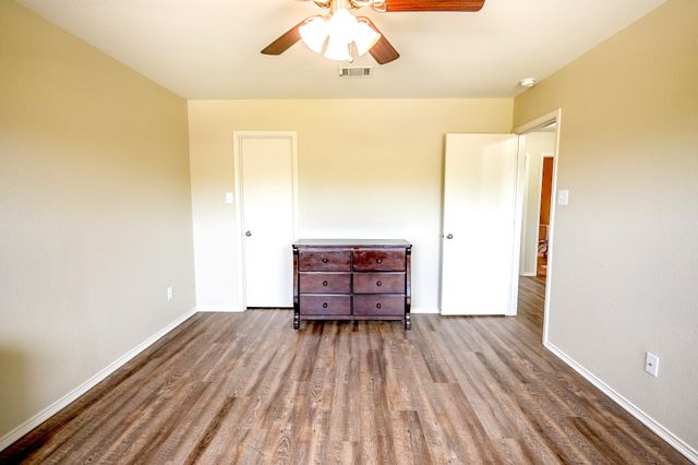 7077 Seton Hall Drive, Fort Worth, TX 76120