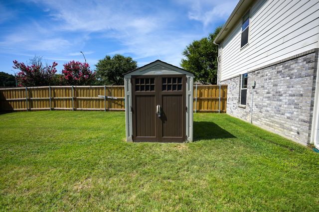 7077 Seton Hall Drive, Fort Worth, TX 76120