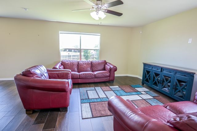 7077 Seton Hall Drive, Fort Worth, TX 76120