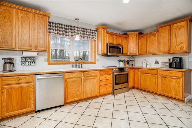 12 Cole Farm Rd, Lancaster, MA 01523