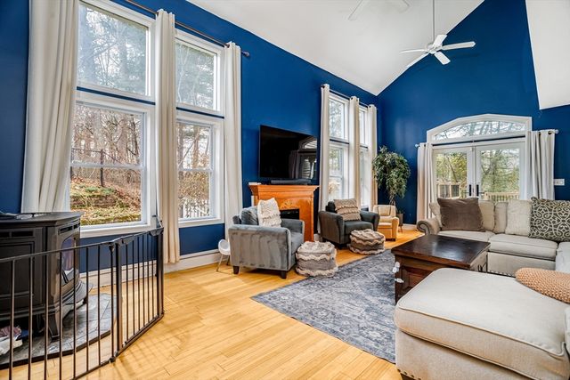 12 Cole Farm Rd, Lancaster, MA 01523