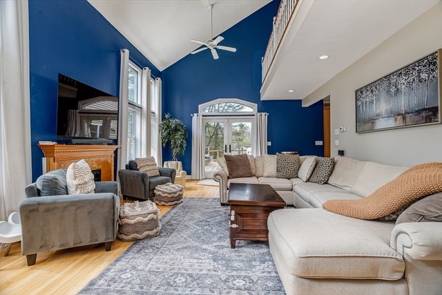 12 Cole Farm Rd, Lancaster, MA 01523