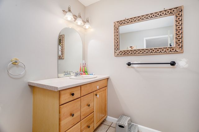 12 Cole Farm Rd, Lancaster, MA 01523
