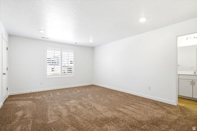 8552 W BOWIE DR, Magna, UT 84044