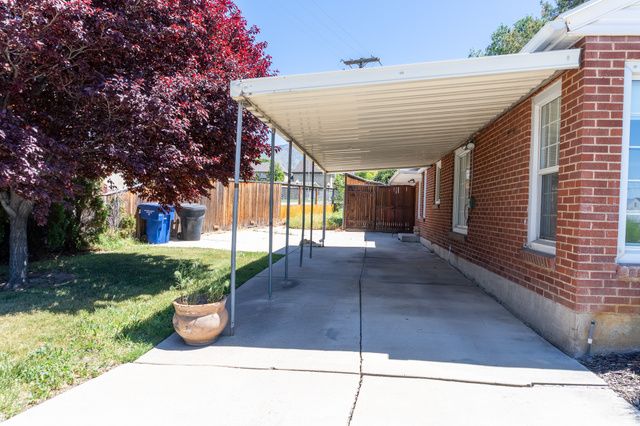 4505 S HOLLADAY CIR, Holladay, UT 84117