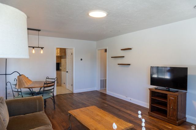 4505 S HOLLADAY CIR, Holladay, UT 84117