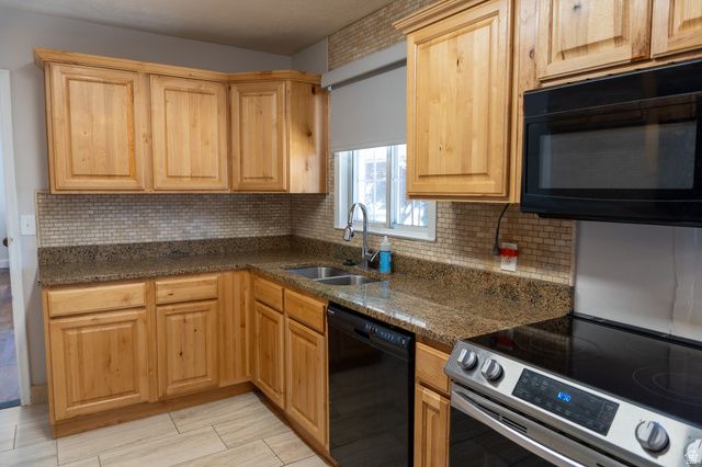 4505 S HOLLADAY CIR, Holladay, UT 84117