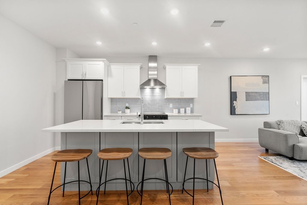 267 Old Colony 503, Boston, MA 02127