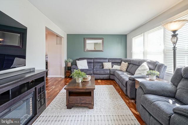 42 JOANS LN, Berlin, NJ 08009