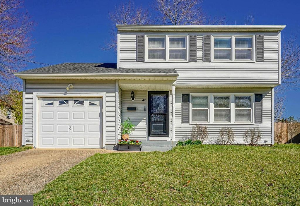 42 JOANS LN, Berlin, NJ 08009