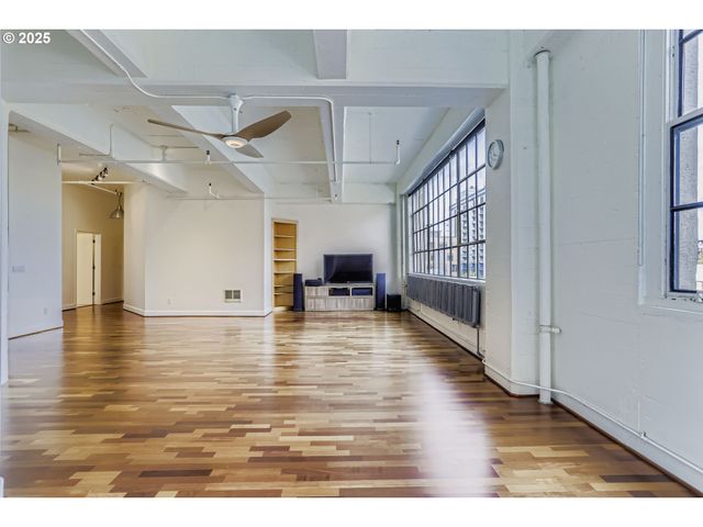 1314 Nw IRVING St 303, Portland, OR 97209