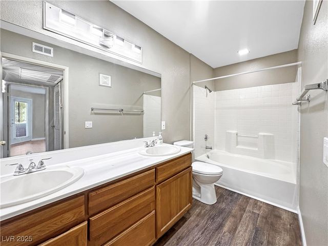 5211 CASPIAN SPRINGS Drive 203, Las Vegas, NV 89120