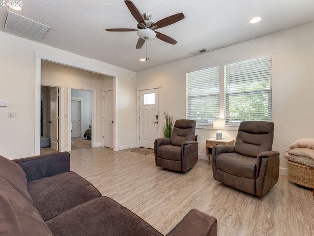 3584 Ne HEMBREE St, Mc Minnville, OR 97128