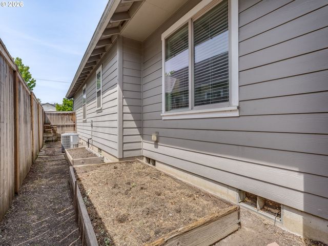 3584 Ne HEMBREE St, Mc Minnville, OR 97128
