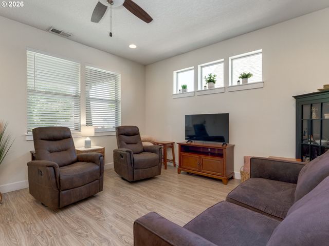 3584 Ne HEMBREE St, Mc Minnville, OR 97128