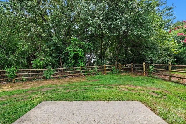8401 Redstone View Drive, Charlotte, NC 28269