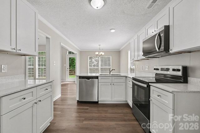 8401 Redstone View Drive, Charlotte, NC 28269