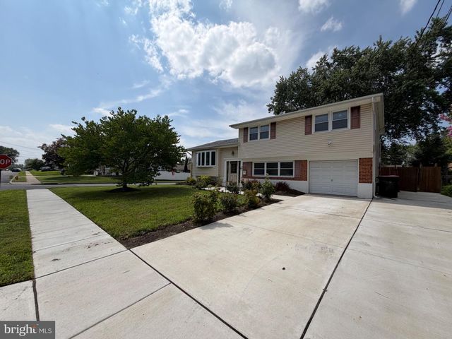 301 FAIRMOUNT AVE, Blackwood, NJ 08012