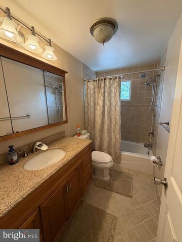 301 FAIRMOUNT AVE, Blackwood, NJ 08012