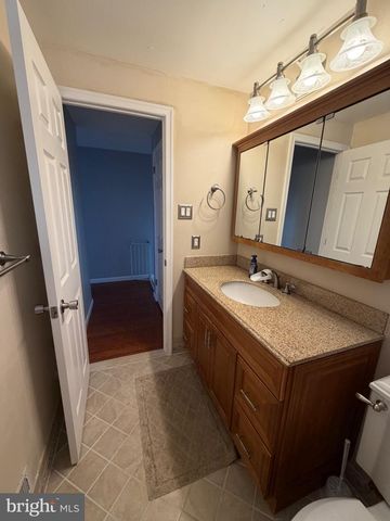 301 FAIRMOUNT AVE, Blackwood, NJ 08012