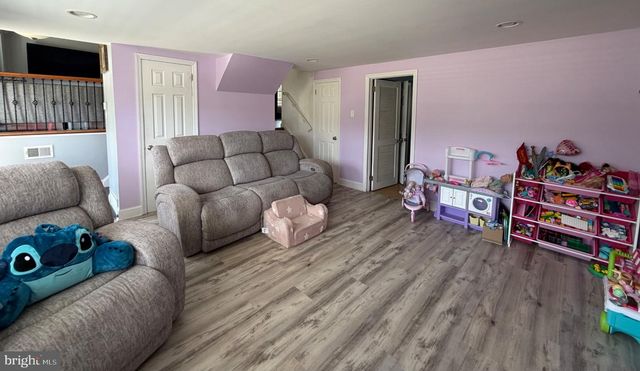 301 FAIRMOUNT AVE, Blackwood, NJ 08012