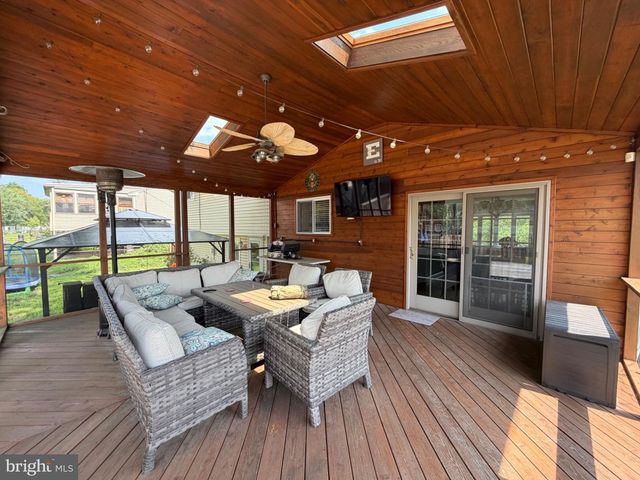 301 FAIRMOUNT AVE, Blackwood, NJ 08012