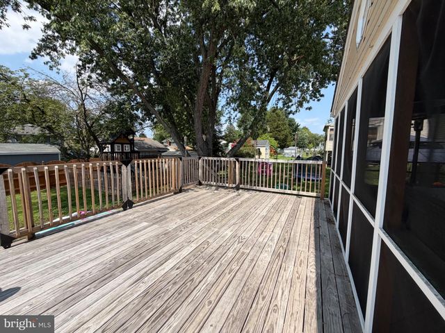 301 FAIRMOUNT AVE, Blackwood, NJ 08012