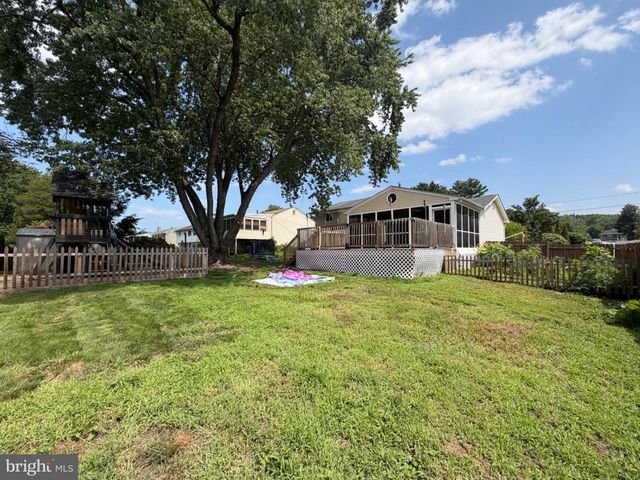 301 FAIRMOUNT AVE, Blackwood, NJ 08012