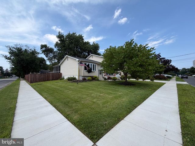 301 FAIRMOUNT AVE, Blackwood, NJ 08012