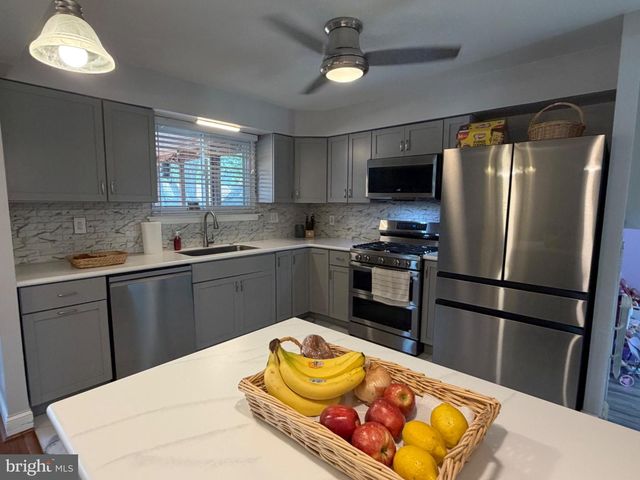 301 FAIRMOUNT AVE, Blackwood, NJ 08012