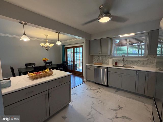 301 FAIRMOUNT AVE, Blackwood, NJ 08012