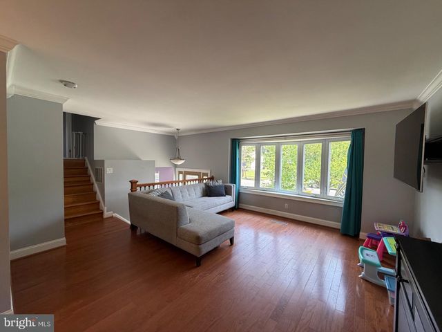 301 FAIRMOUNT AVE, Blackwood, NJ 08012