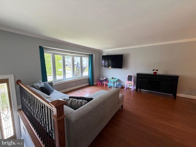 301 FAIRMOUNT AVE, Blackwood, NJ 08012